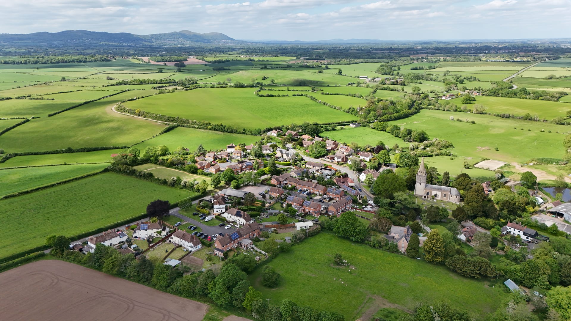 Longdon property and area view near Tewkesbury